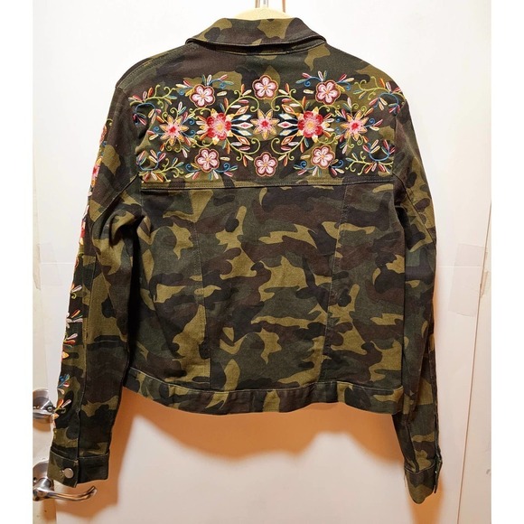 Savanna Jane Camo Jackets S. Floral Embroidery. - Picture 5 of 9